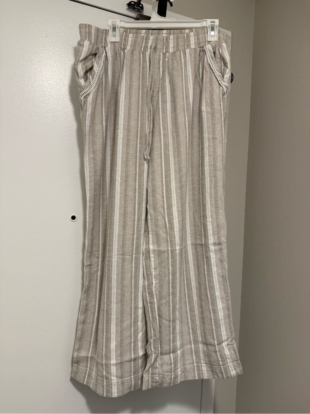 Briggs & Riley Taupe and White Striped Wide-Leg Pants